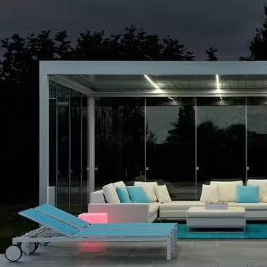Pergola aménagée et éclairée
