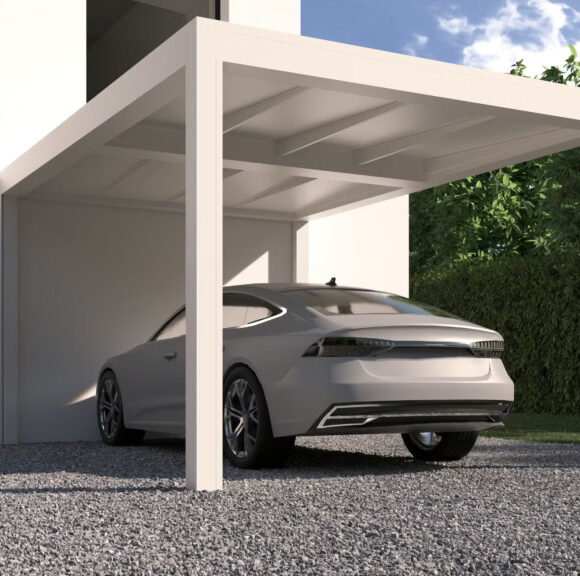 Voiture de luxe sous carport