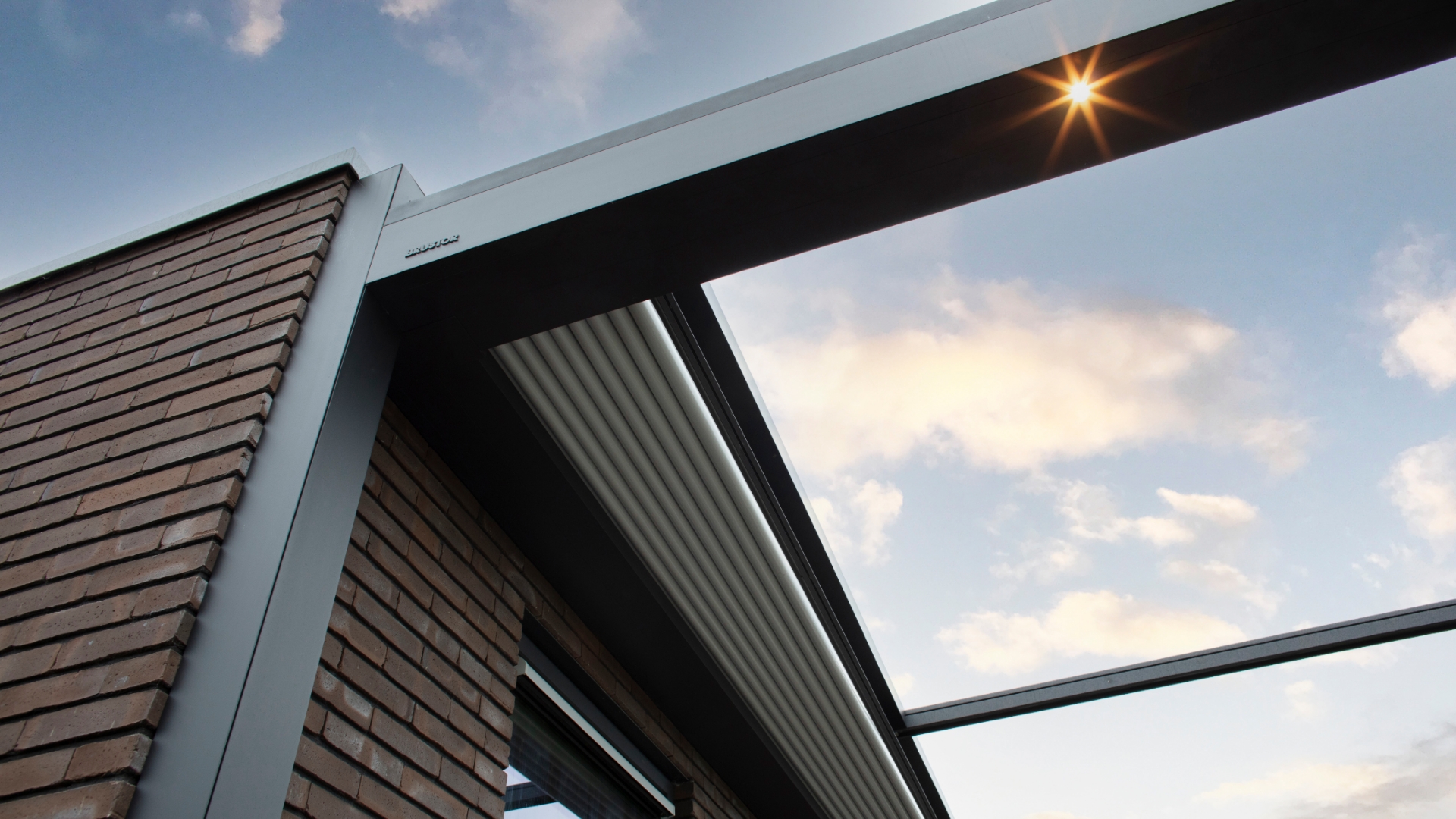 Pergola toile rétractable Linconyl de près