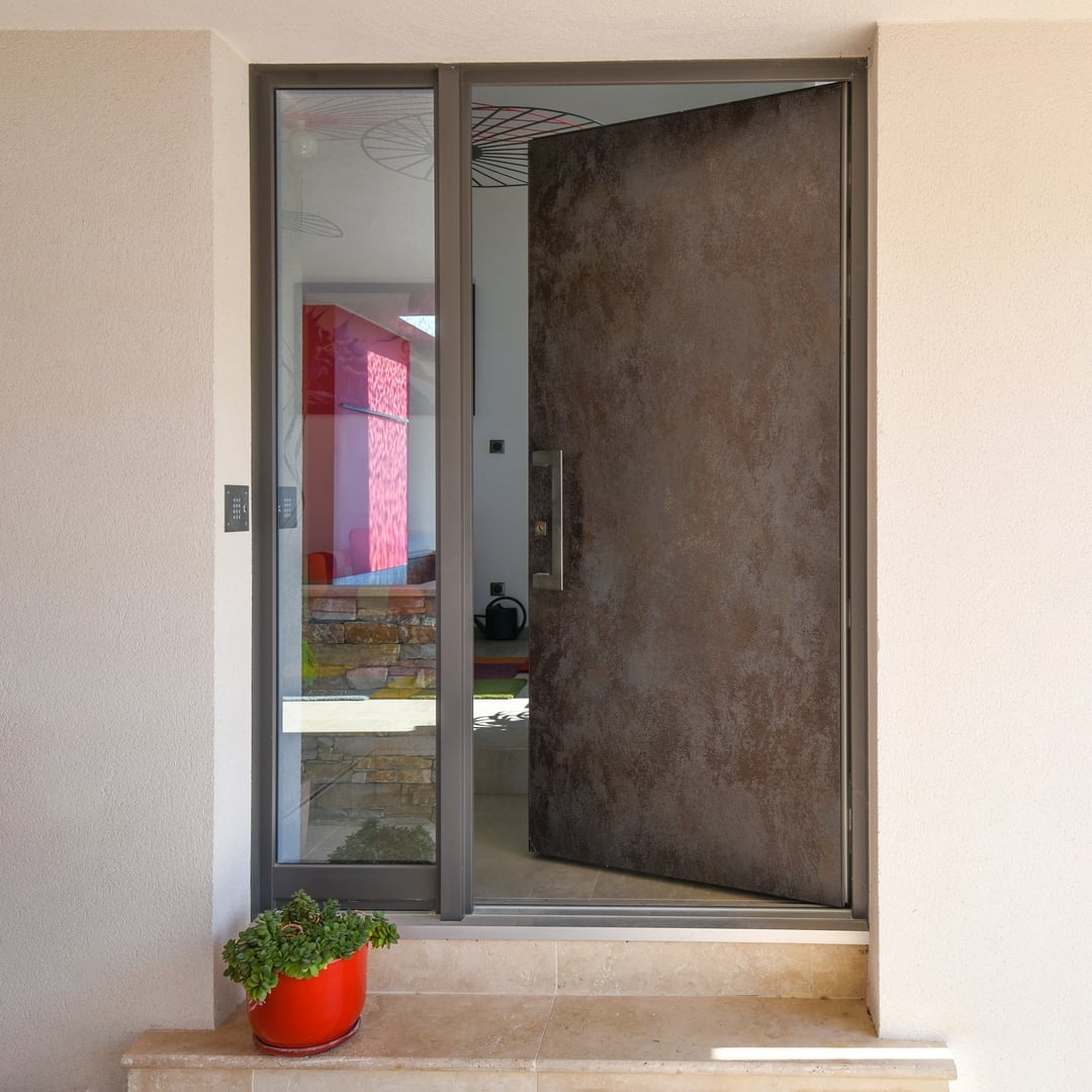 Porte d'entrée alu PVC Linconyl aspect métallique