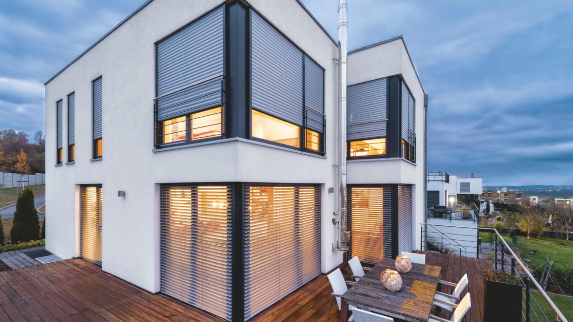 Store brise-soleil orientable Linconyl maison