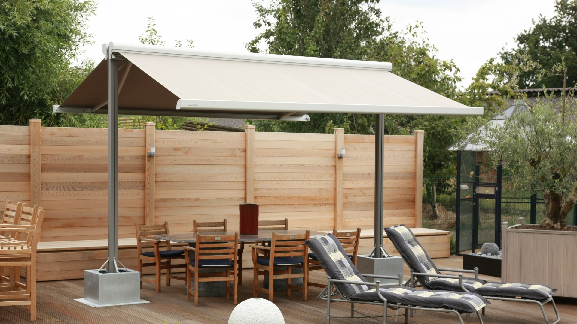 Store double-pente Linconyl salon de jardin