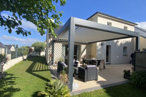 Réalisation Stores Nantais : pergola bioclimatique à Pornichet
